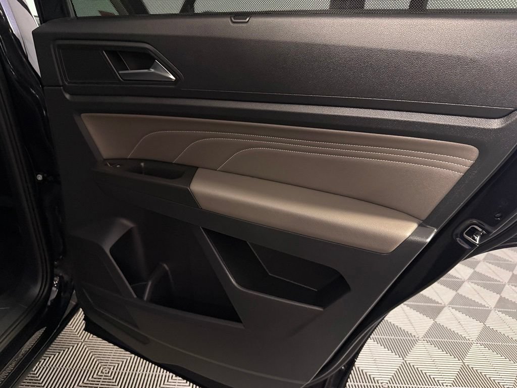 Used 2023 Volkswagen Atlas SE w/ Black Wheel Package FWD image 30