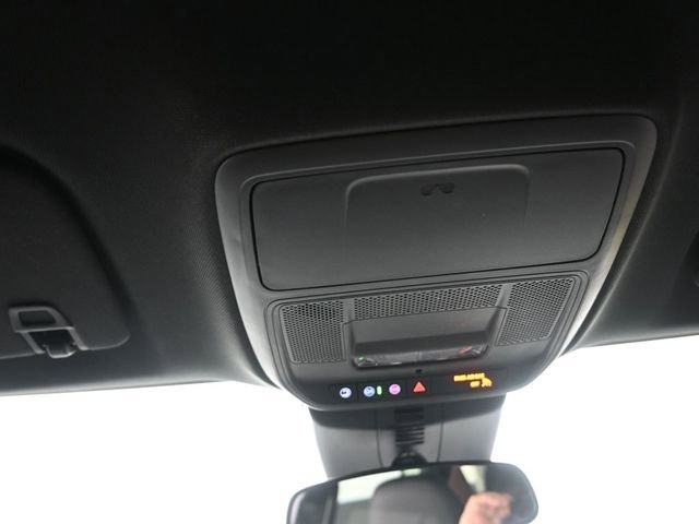 Used 2025 Chevrolet Traverse LT image 6