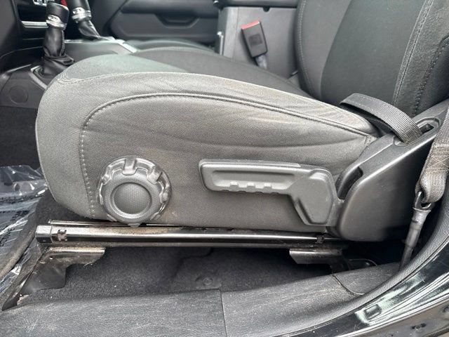 Used 2018 Jeep Wrangler Unlimited Sahara AWD/4WD image 14
