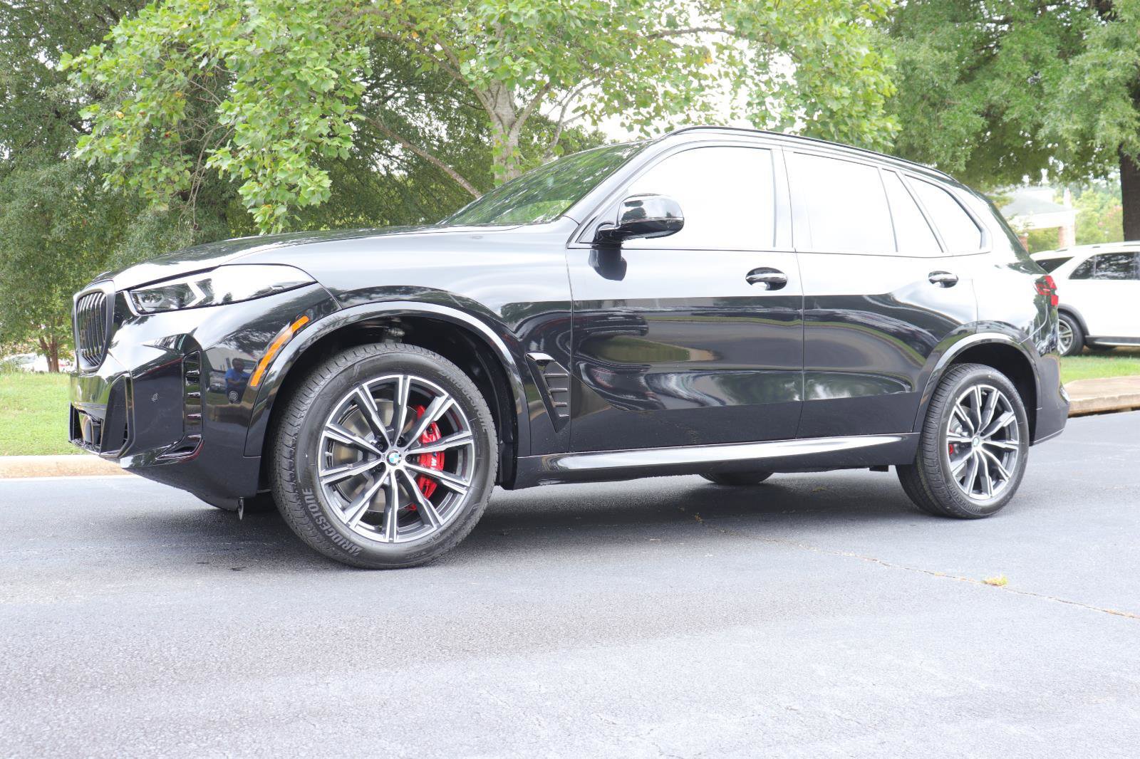 New 2026 BMW X5 xDrive40i w/ M Sport Package image 1