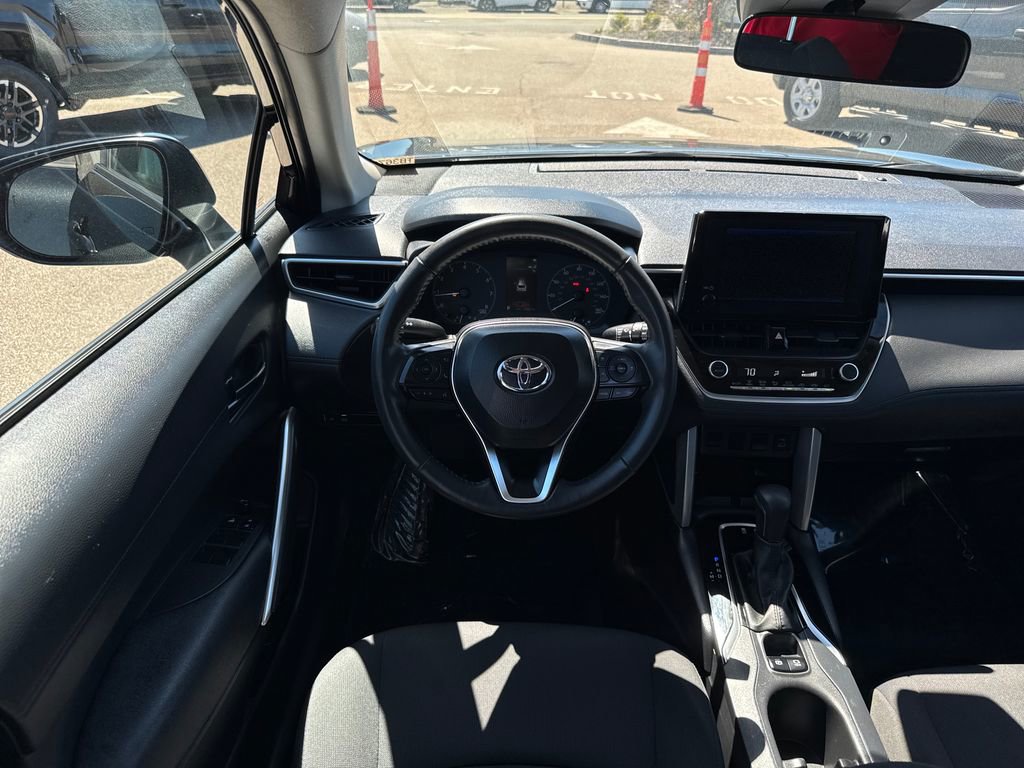 Used 2024 Toyota Corolla Cross LE w/ Moonroof Package AWD/4WD image 12