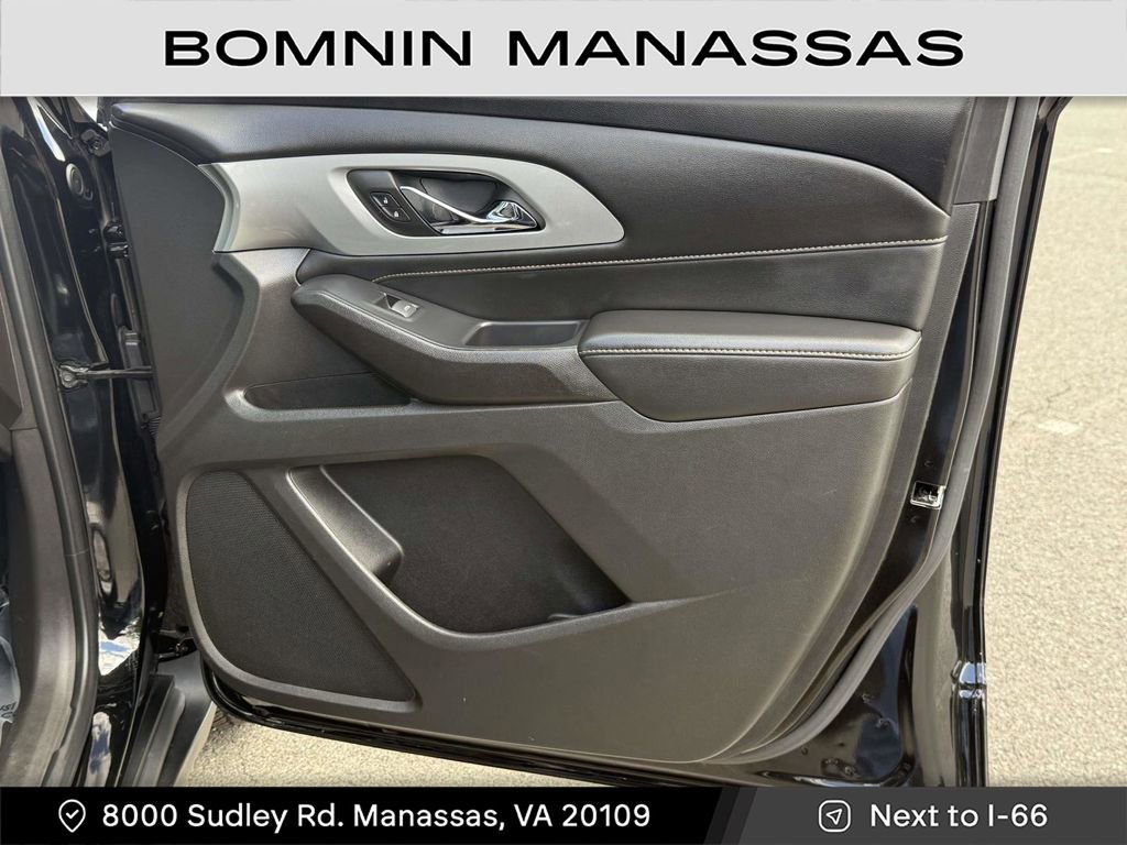 Used 2021 Chevrolet Traverse LT image 7