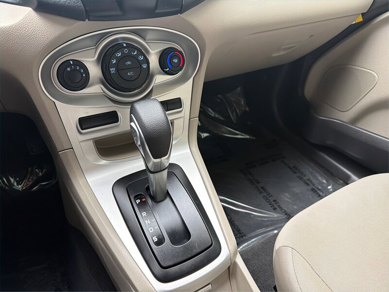 Used 2017 Ford Fiesta SE FWD image 25