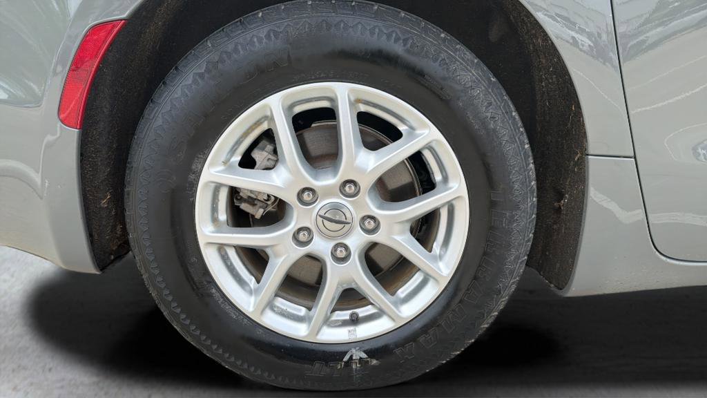 Used 2022 Chrysler Pacifica Touring-L FWD image 22