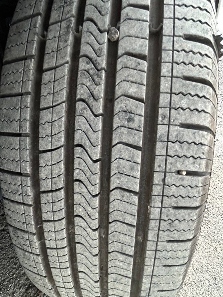 Used 2010 Toyota Prius Three FWD image 2