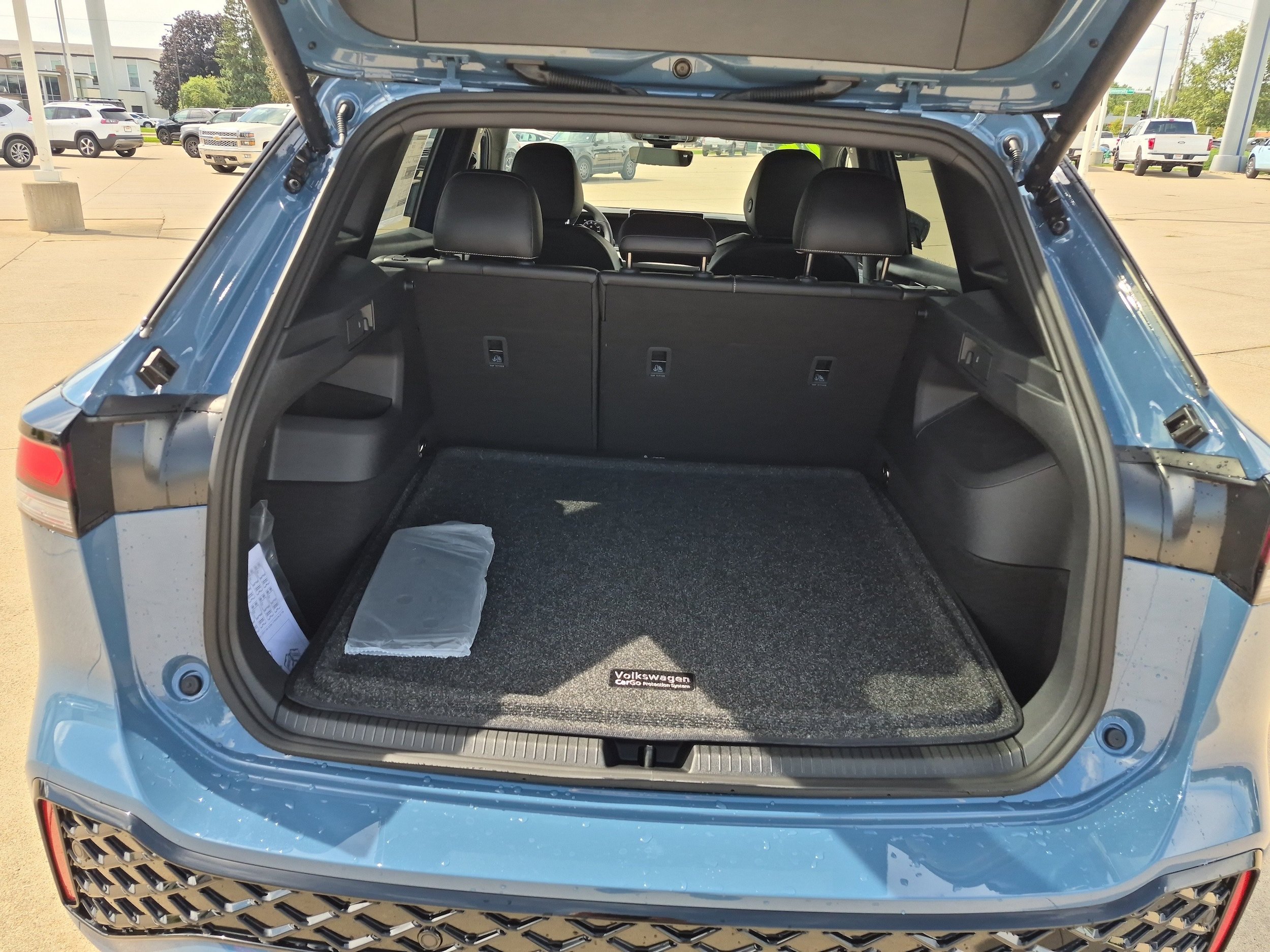 New 2026 Volkswagen Tiguan SE R-Line AWD/4WD image 6