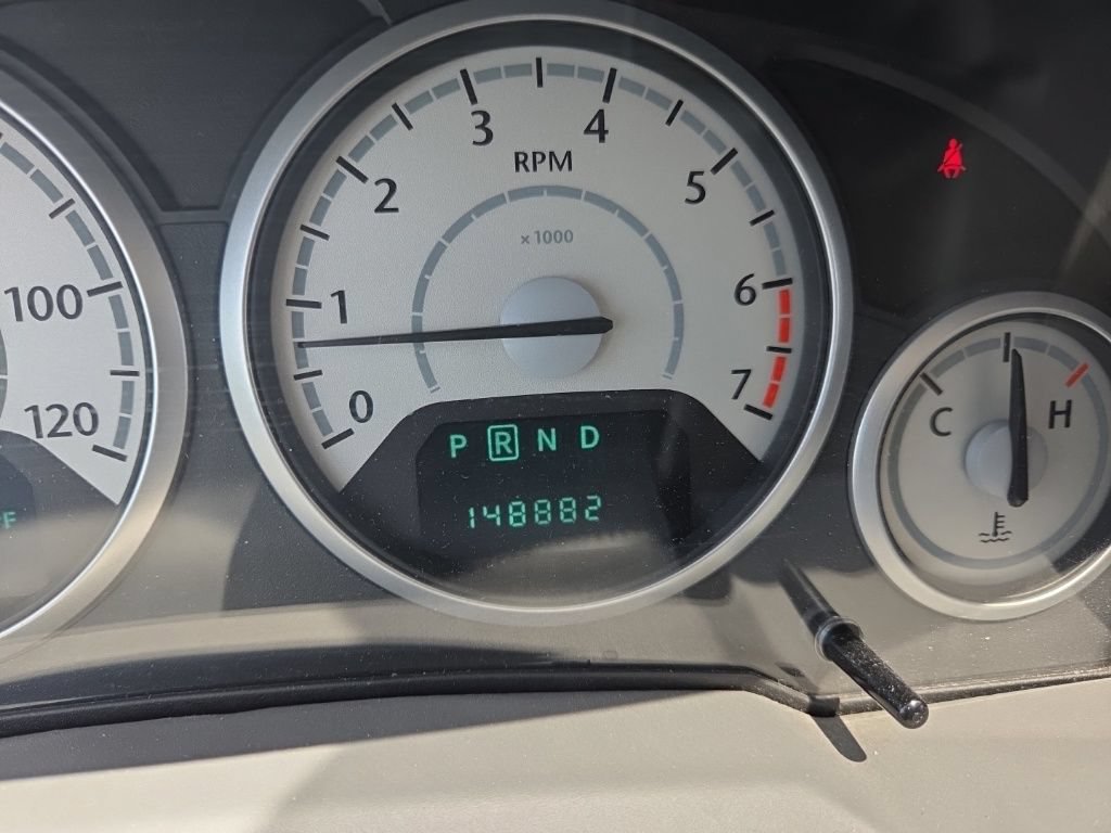 Used 2010 Chrysler Town & Country Touring w/ Entertainment Group #2 FWD image 14