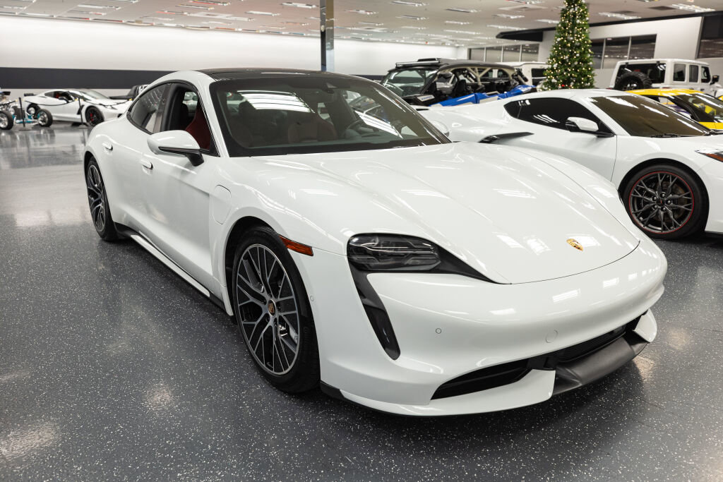 Used 2020 Porsche Taycan Turbo image 3