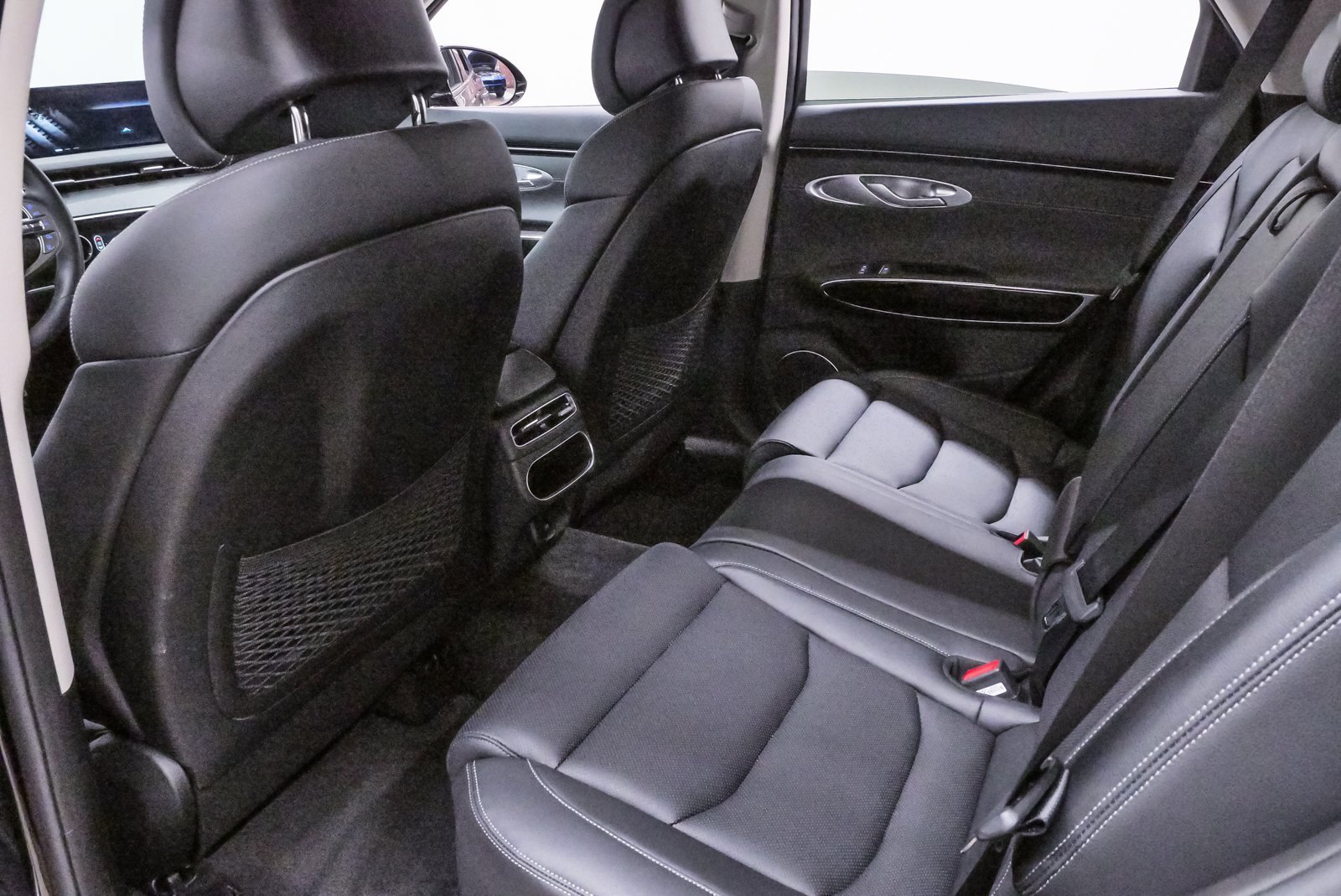 Certified 2025 Genesis GV70 2.5T image 10