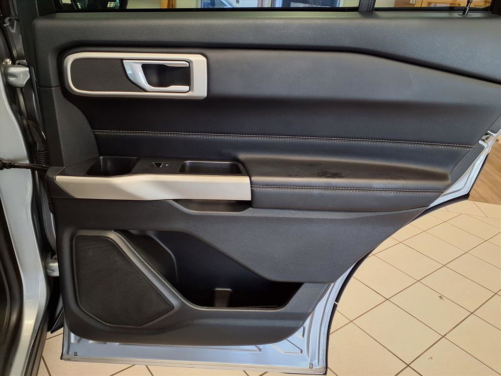 Used 2022 Ford Explorer XLT image 13