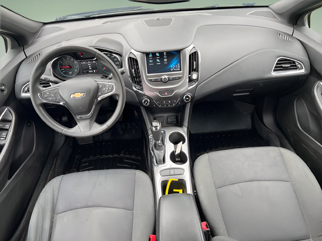 Used 2018 Chevrolet Cruze LT w/ Convenience Package FWD image 17