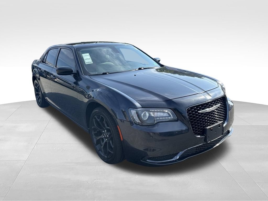 Used 2019 Chrysler 300 Touring w/ Sport Appearance Package RWD image 13