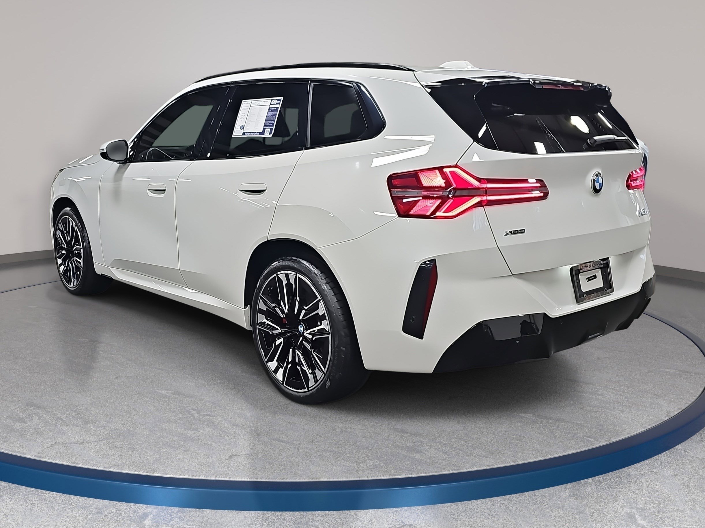 Certified 2025 BMW X3 xDrive30i w/ M Sport Package image 8