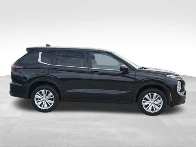 Used 2025 Mitsubishi Outlander ES FWD image 6