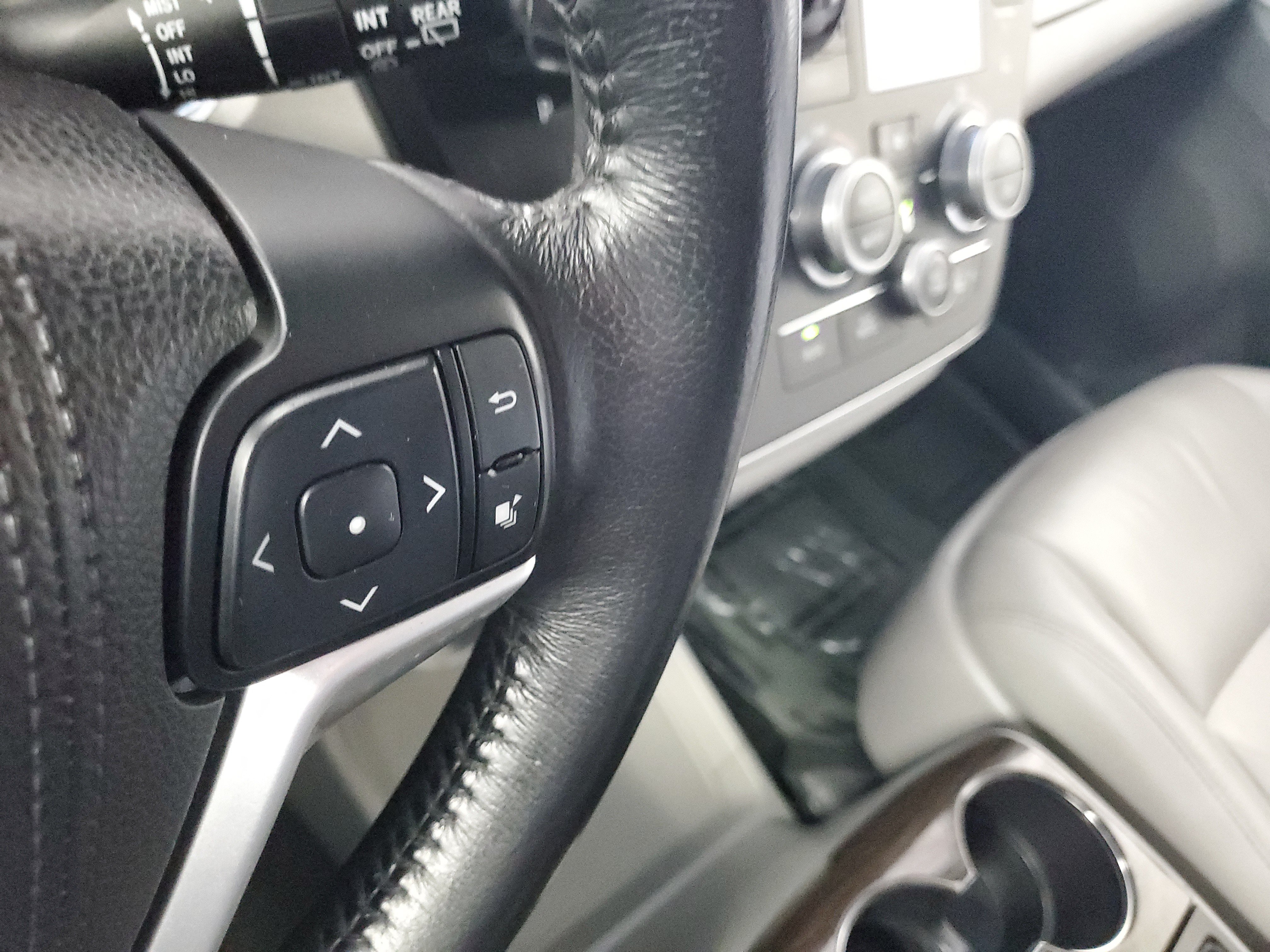 Used 2015 Toyota Sienna XLE FWD image 27