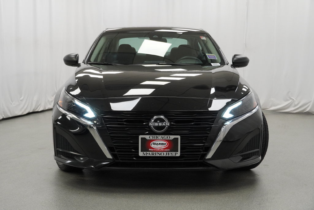 Used 2025 Nissan Altima 2.5 SV FWD image 14