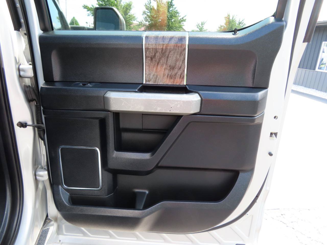 Used 2017 Ford F250 Lariat w/ Lariat Ultimate Package AWD/4WD image 50