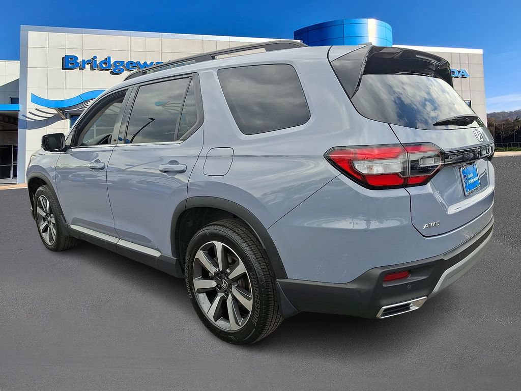 Used 2025 Honda Pilot Elite image 4