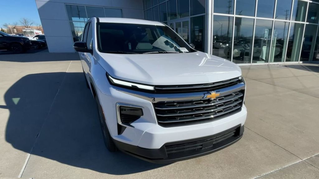 New 2026 Chevrolet Traverse LT w/ Driver Confidence Package AWD/4WD image 4