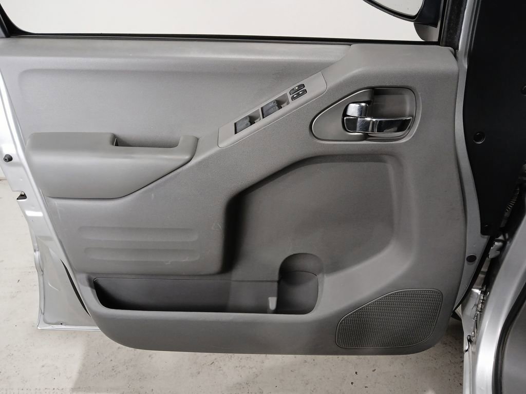 Used 2016 Nissan Frontier SV image 28