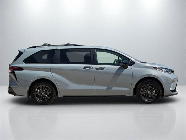 Certified 2025 Toyota Sienna XSE w/ XSE Premium Package AWD/4WD image 4