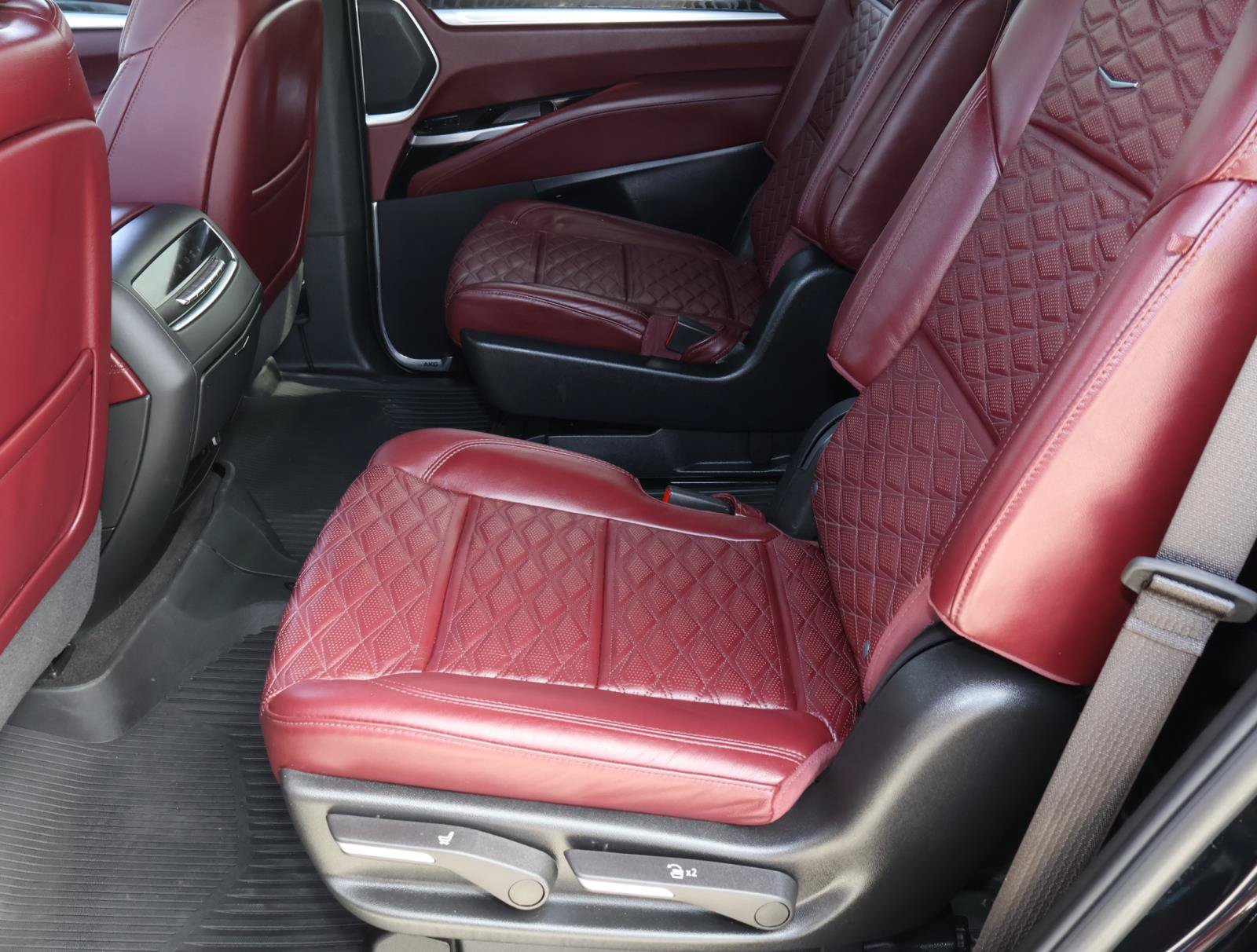 Certified 2026 Cadillac Escalade Luxury w/ LPO, Floor Liner Package AWD/4WD image 27