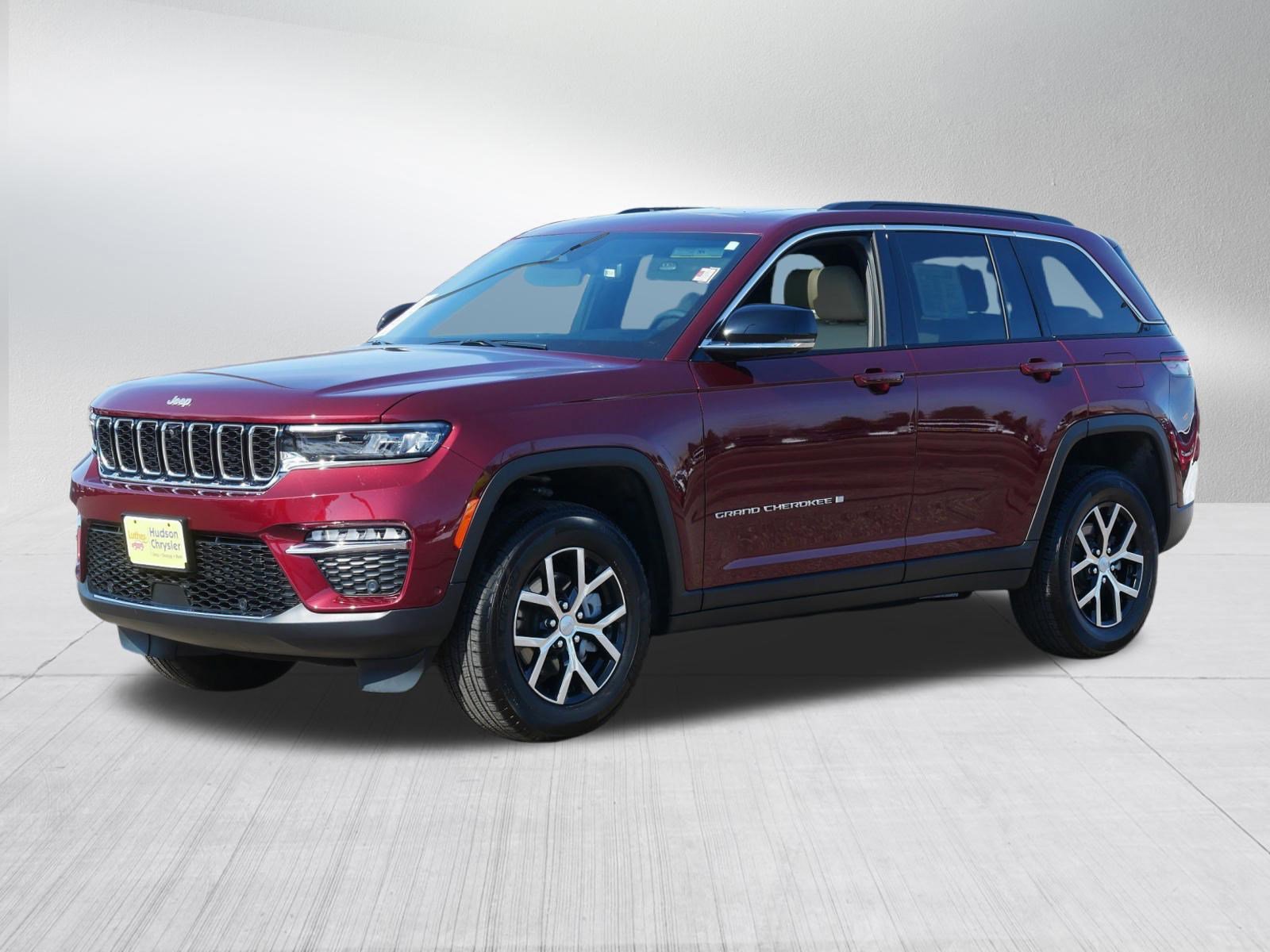 Used 2025 Jeep Grand Cherokee Limited w/ Luxury Tech Group II AWD/4WD image 3