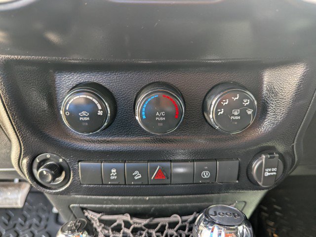 Used 2015 Jeep Wrangler Unlimited Sahara AWD/4WD image 14