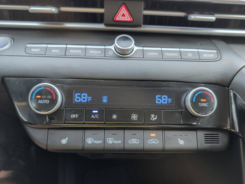 Certified 2024 Hyundai Elantra SEL w/ Convenience Package FWD image 18