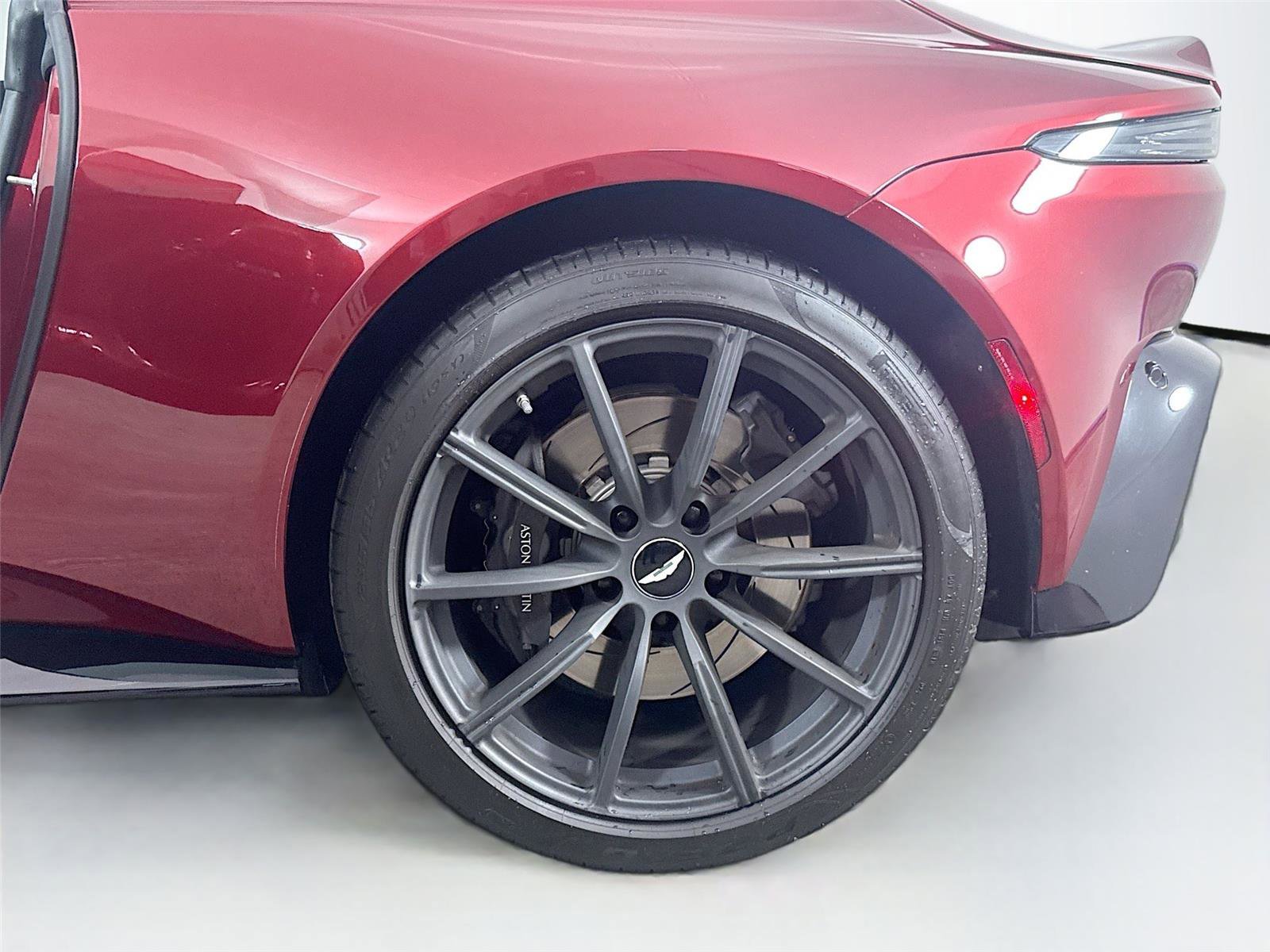 Used 2020 Aston Martin V8 Vantage Coupe RWD image 23