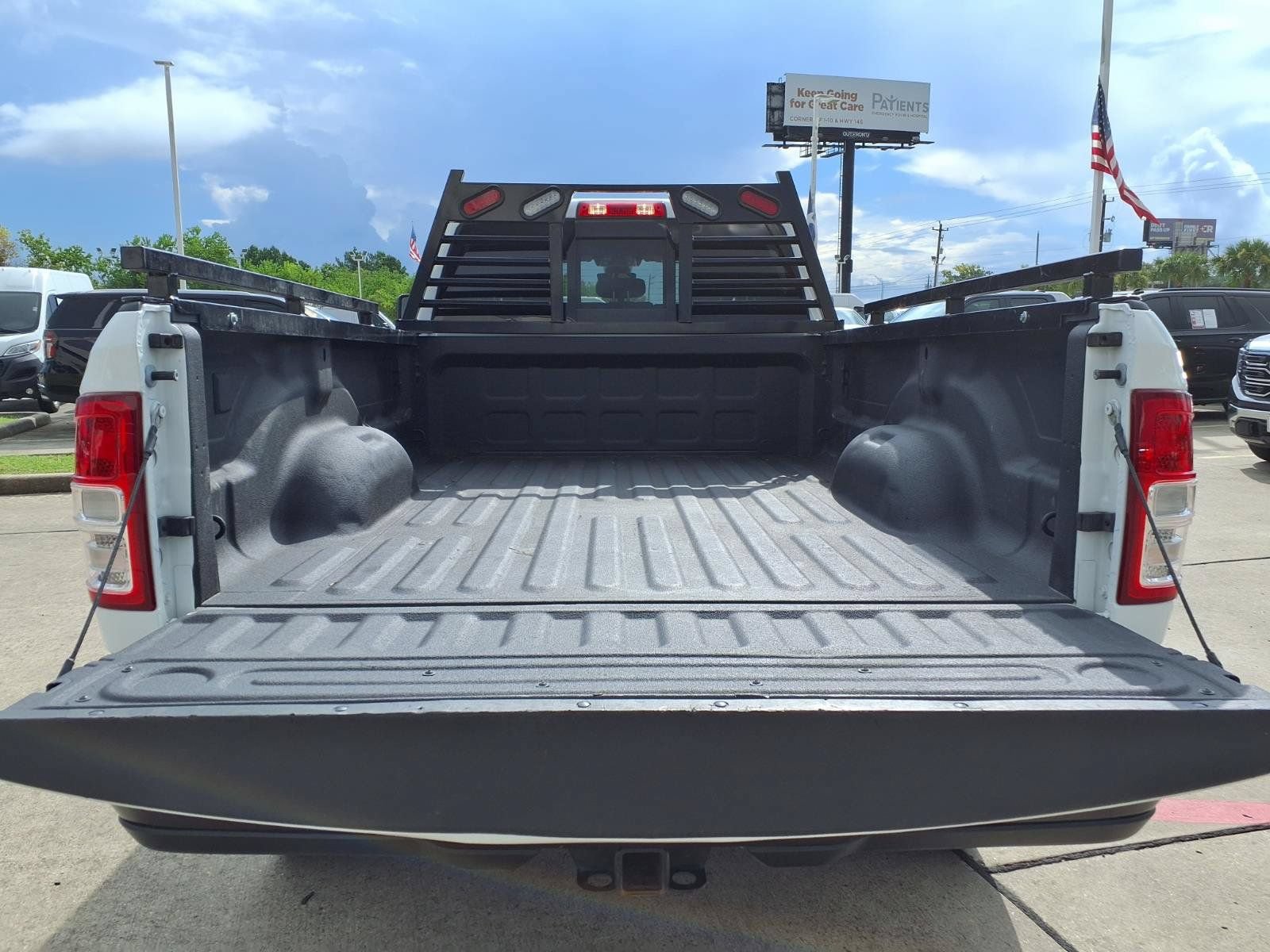 Used 2024 RAM 2500 Tradesman w/ Convenience Group AWD/4WD image 7