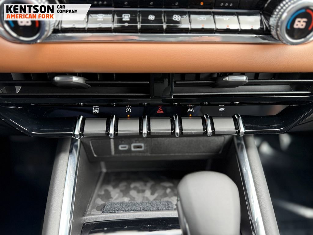 Used 2025 GMC Canyon AT4 image 26