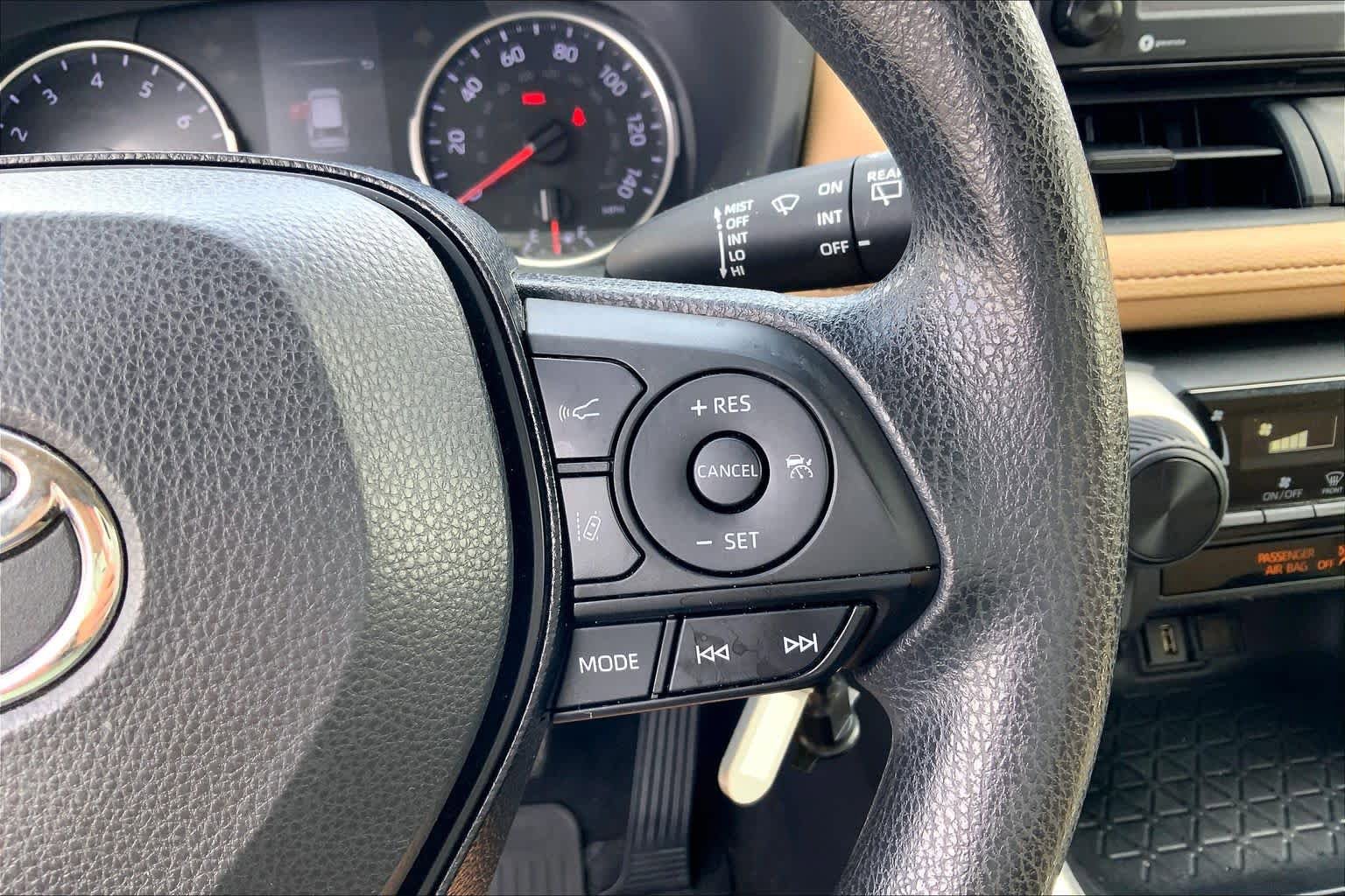 Used 2020 Toyota RAV4 LE FWD image 25