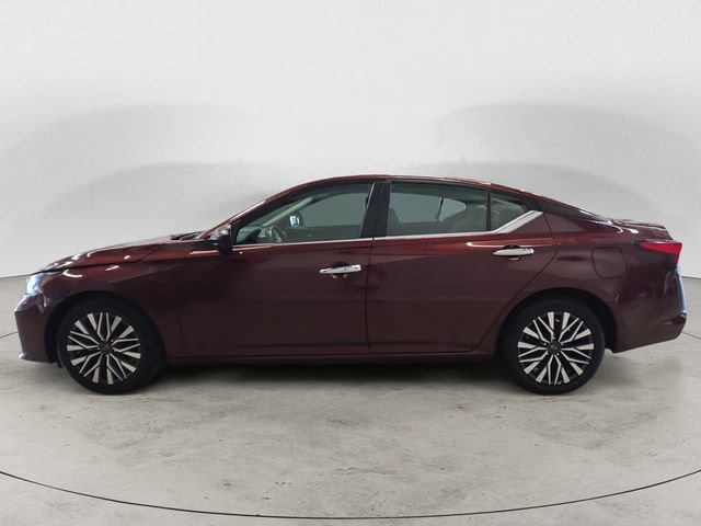 Used 2025 Nissan Altima 2.5 SV FWD image 8