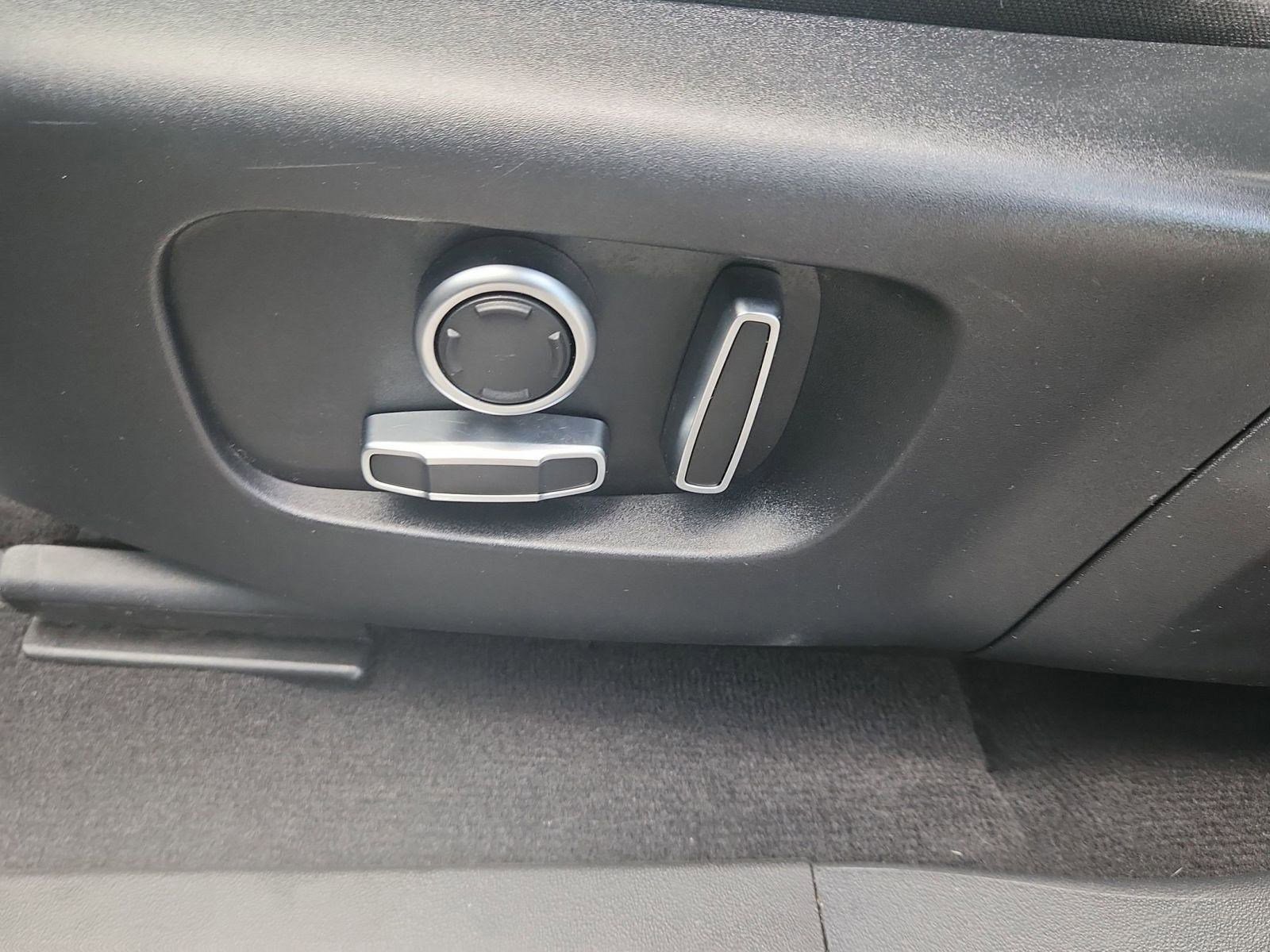 Used 2022 Land Rover Range Rover Evoque R-Dynamic SE image 19