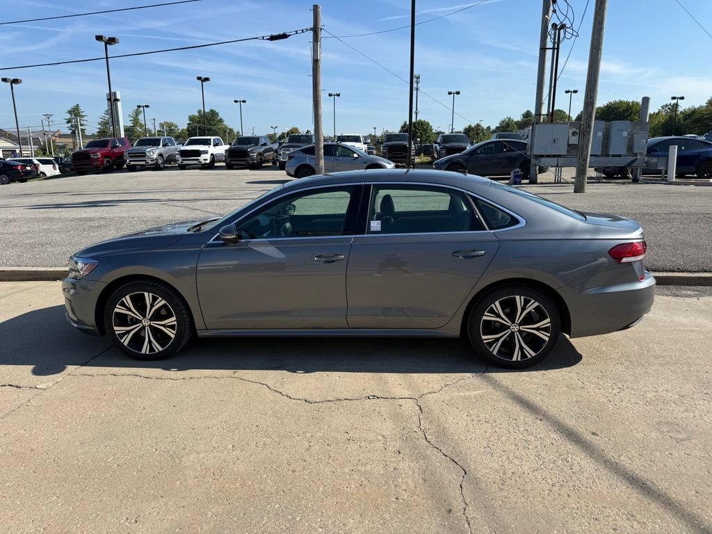 Used 2021 Volkswagen Passat 2.0T SE FWD image 9