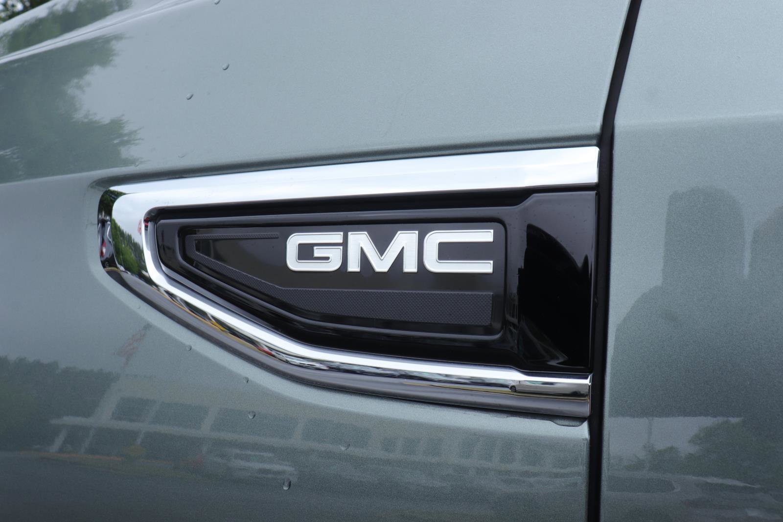 Used 2024 GMC Yukon SLT w/ SLT Luxury Package AWD/4WD image 10
