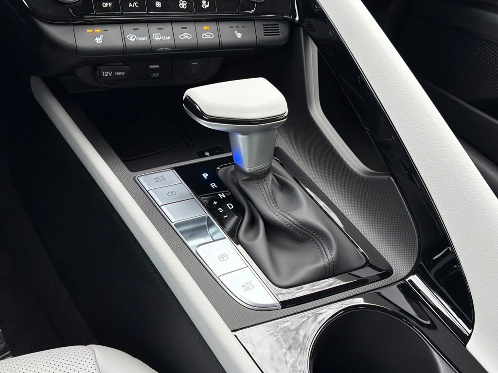 New 2025 Hyundai Elantra Limited image 24