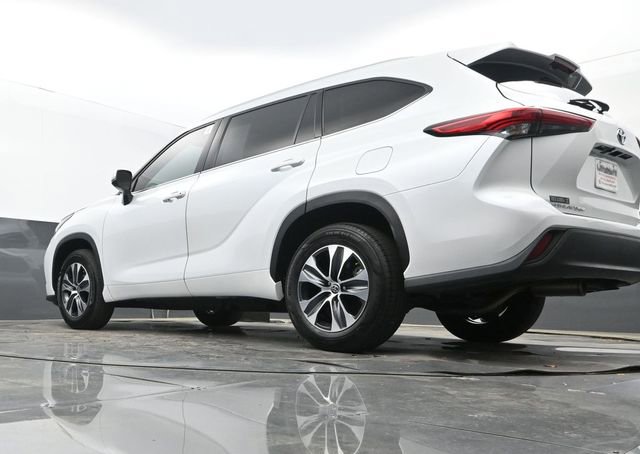 Used 2022 Toyota Highlander XLE image 24
