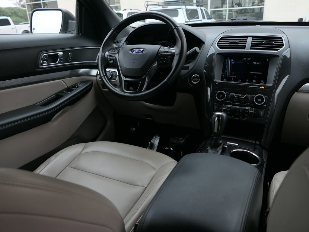 Used 2019 Ford Explorer XLT w/ Equipment Group 202A FWD image 26