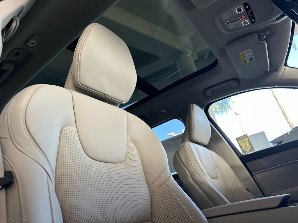 New 2026 Volvo XC90 T8 Ultra w/ Protection Package Premier AWD/4WD image 17