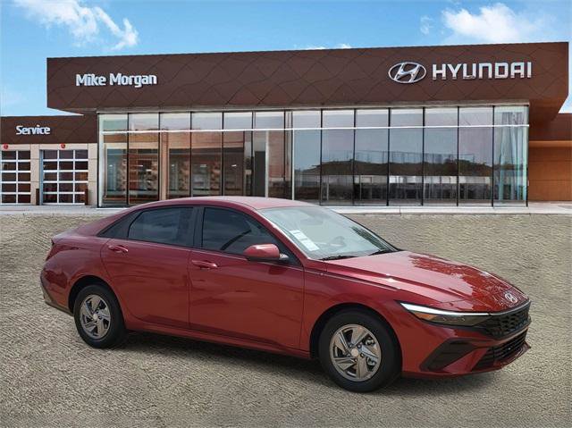 Certified 2025 Hyundai Elantra SE image 1