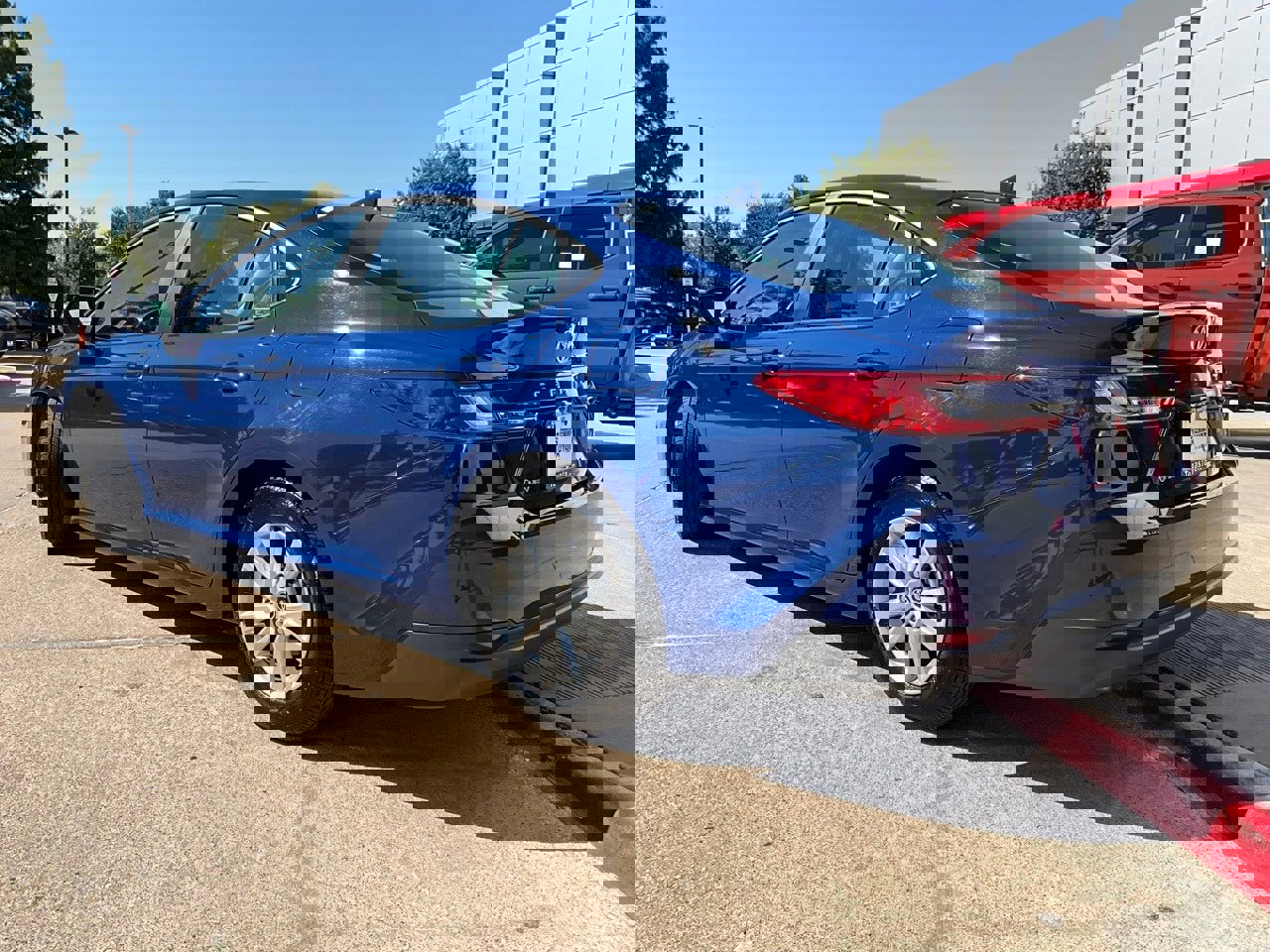 Used 2025 Toyota Camry LE image 8