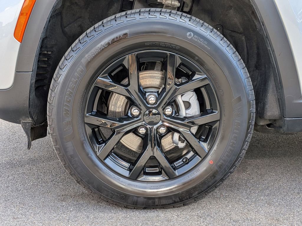 Used 2025 Jeep Grand Cherokee Altitude image 27