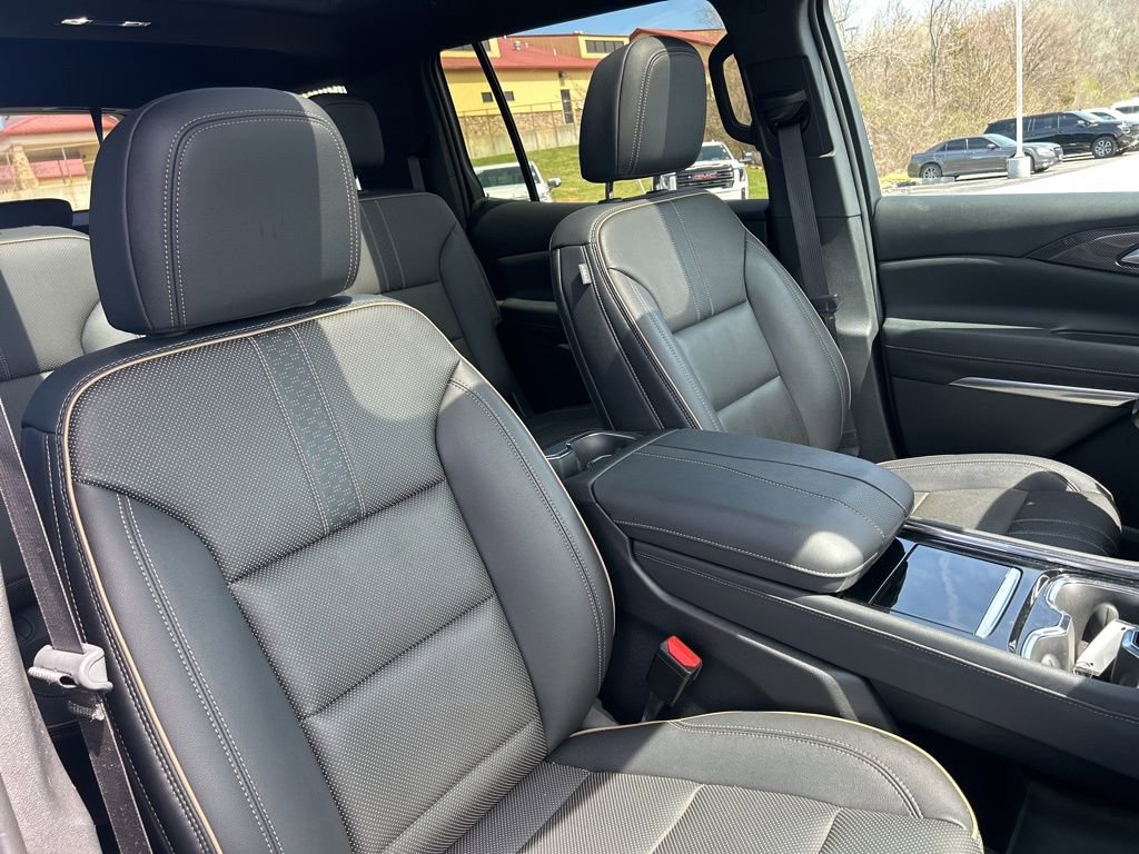 Used 2025 Chevrolet Traverse High Country image 42