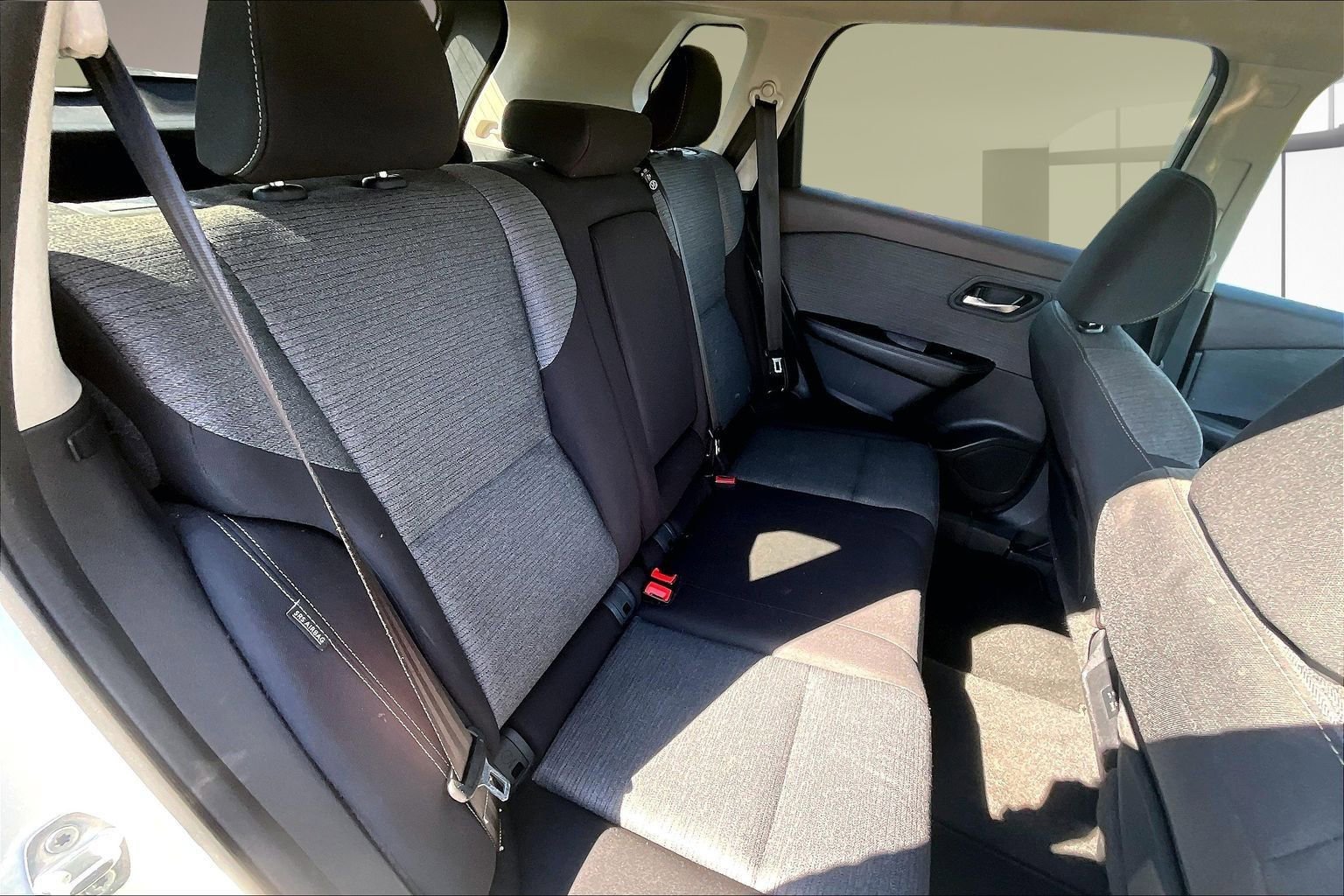 Used 2021 Nissan Rogue SV image 25