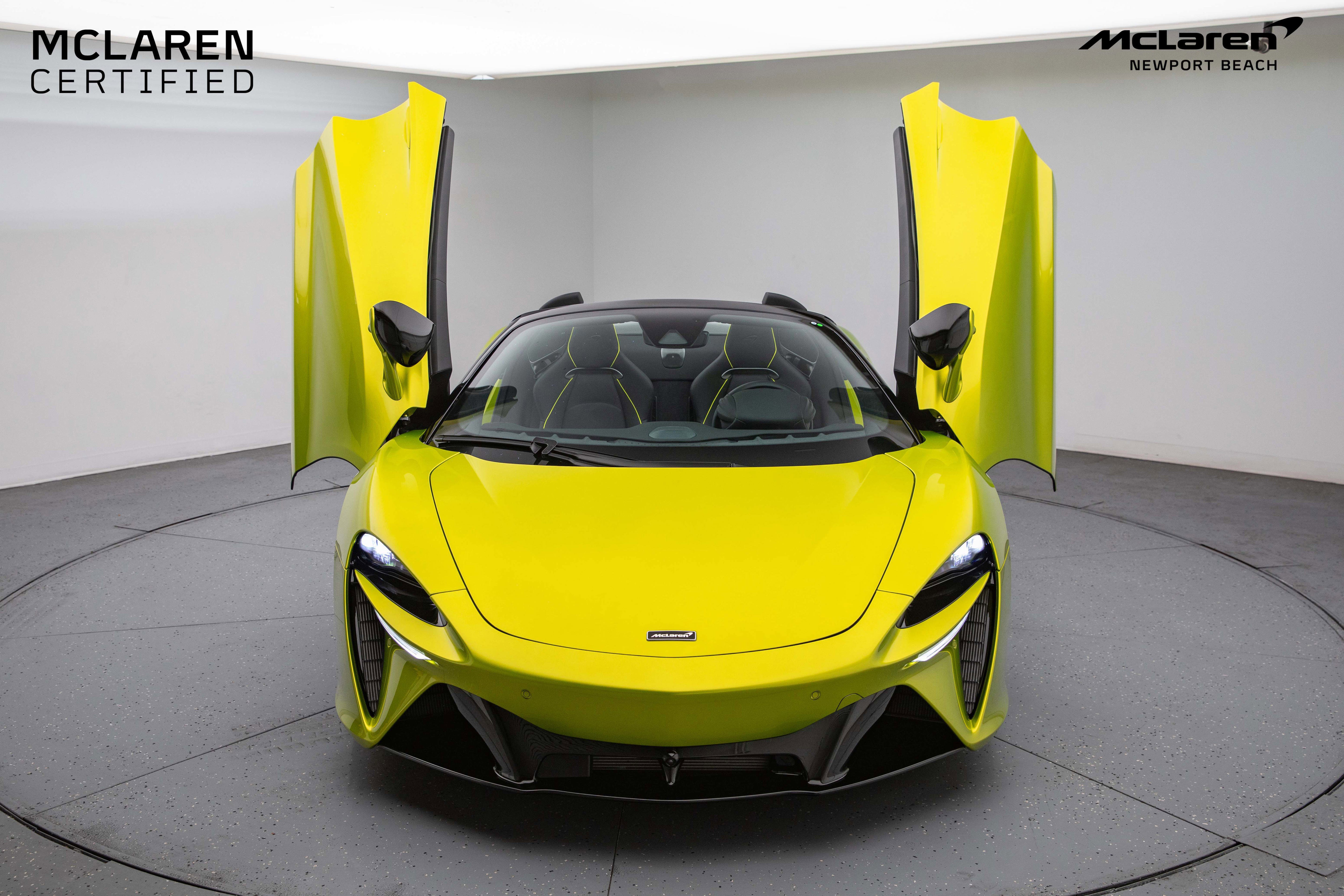 Used 2025 McLaren Artura Spider image 8