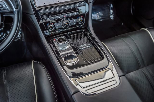 Used 2019 Jaguar XJ R-Sport image 30