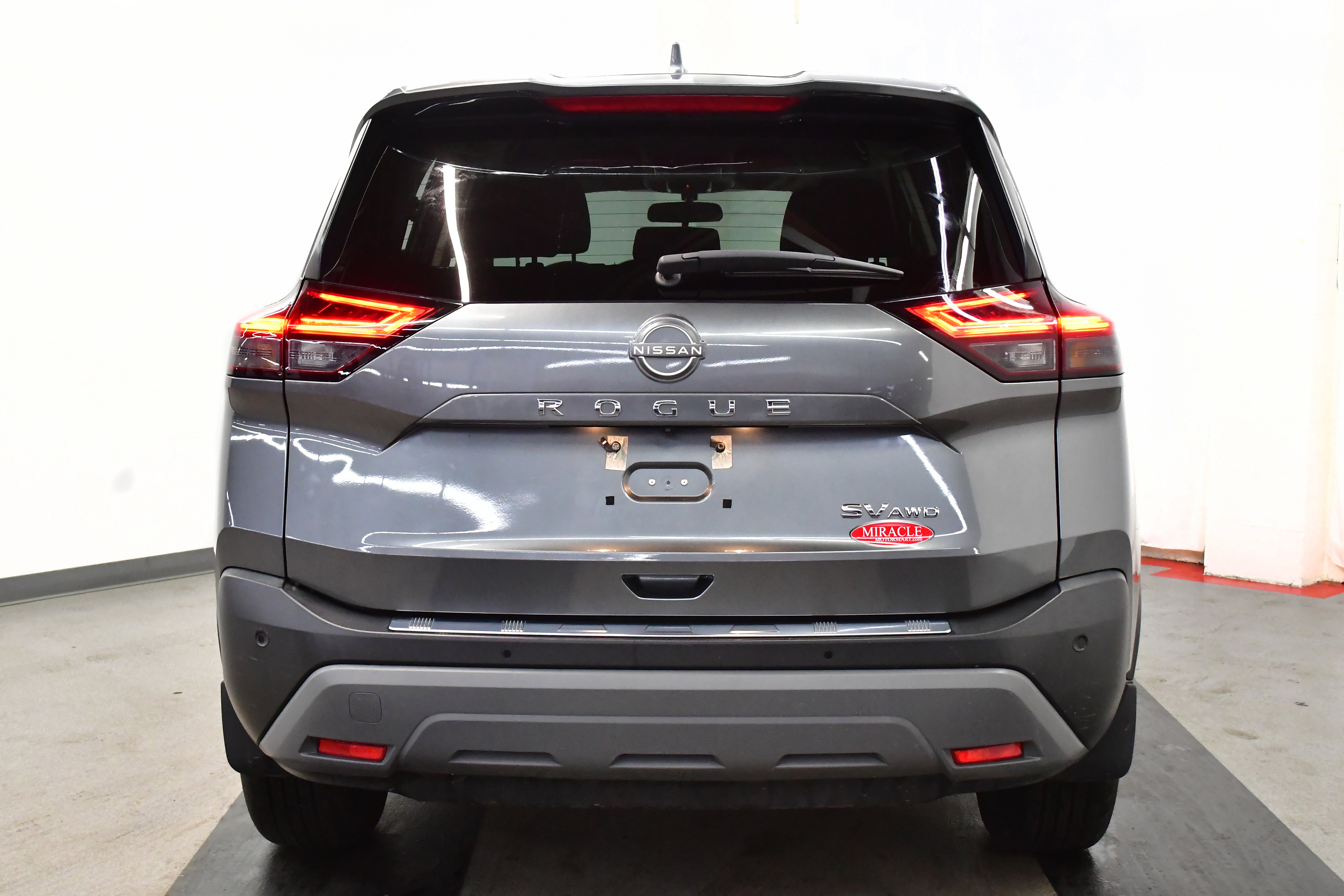 Used 2023 Nissan Rogue SV image 9