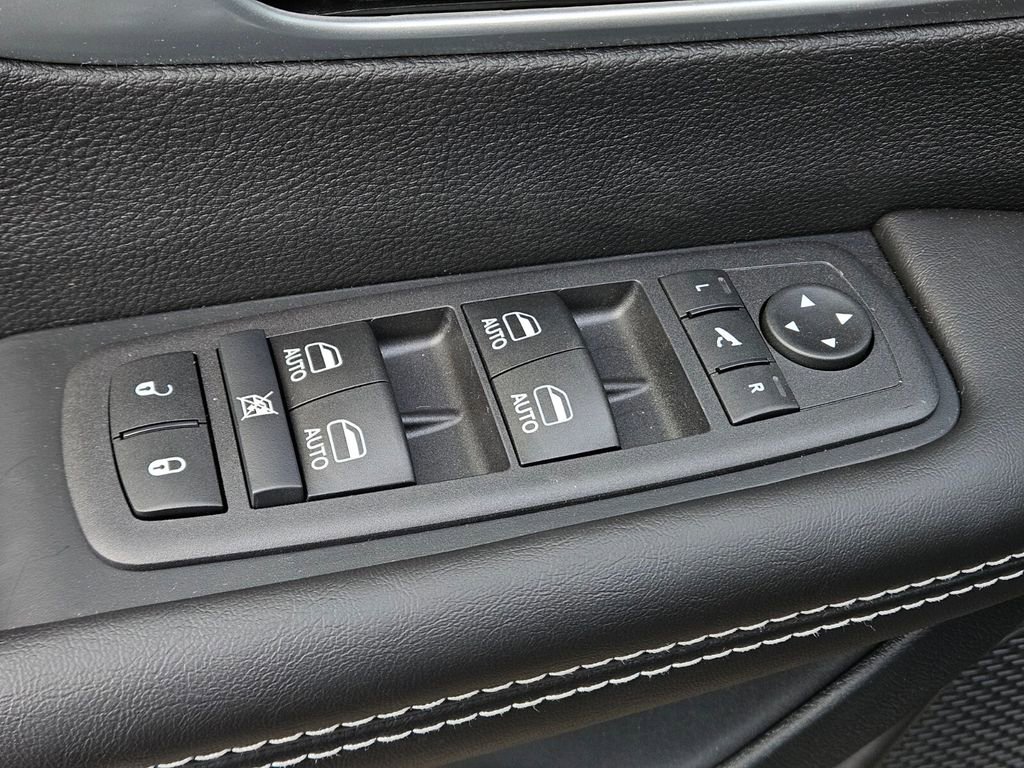 New 2026 Chrysler Pacifica Limited image 16